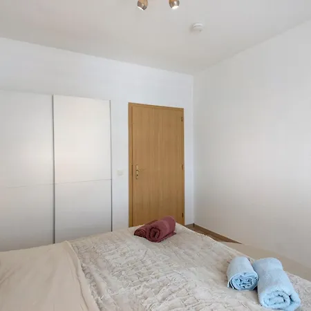 San Marino 3 *